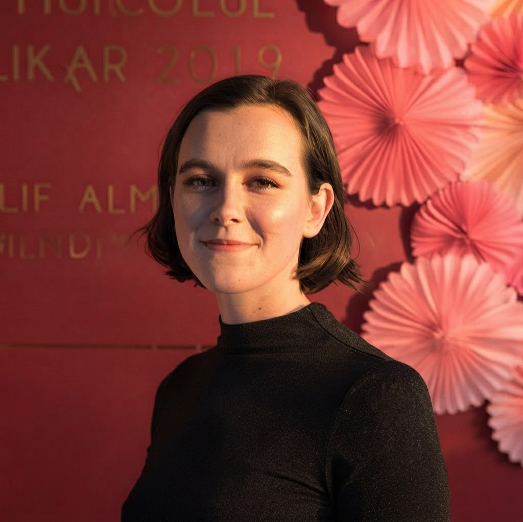 Portrait of Holly Dann